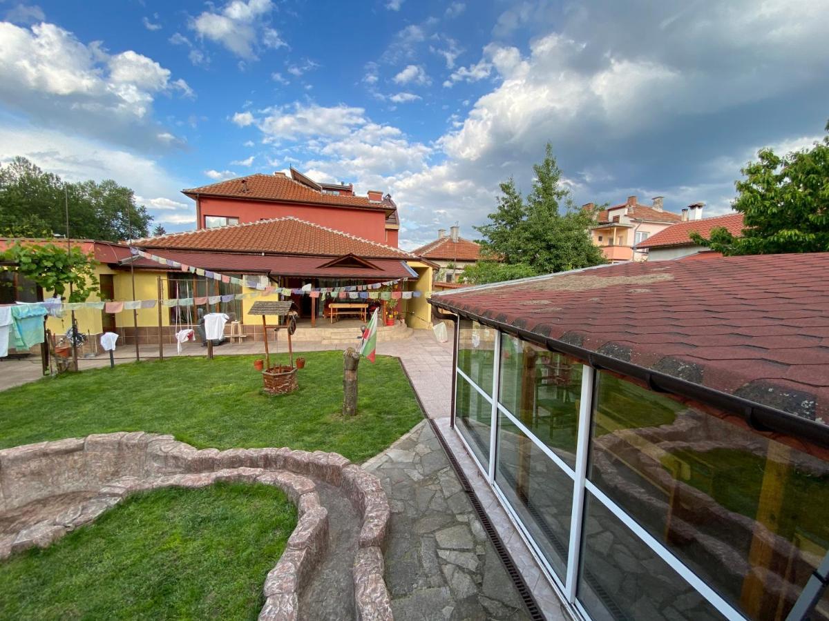 Family Hotel Kavrakovi Pavel Banya Extérieur photo