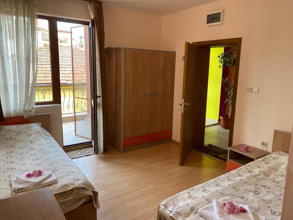 Family Hotel Kavrakovi Pavel Banya Extérieur photo