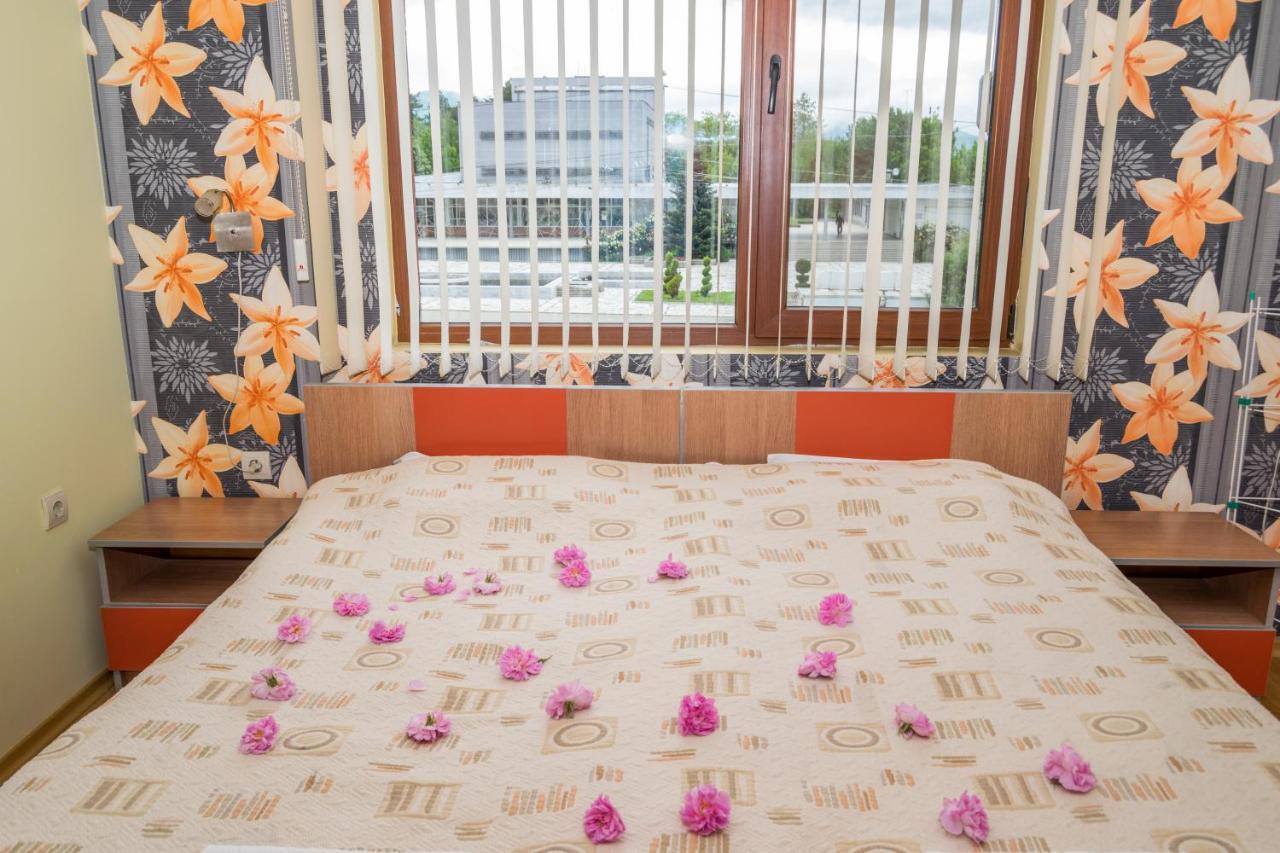 Family Hotel Kavrakovi Pavel Banya Extérieur photo